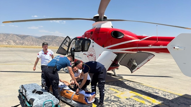 Şırnak'ta ambulans helikopter yaralı şahıs için havalandı