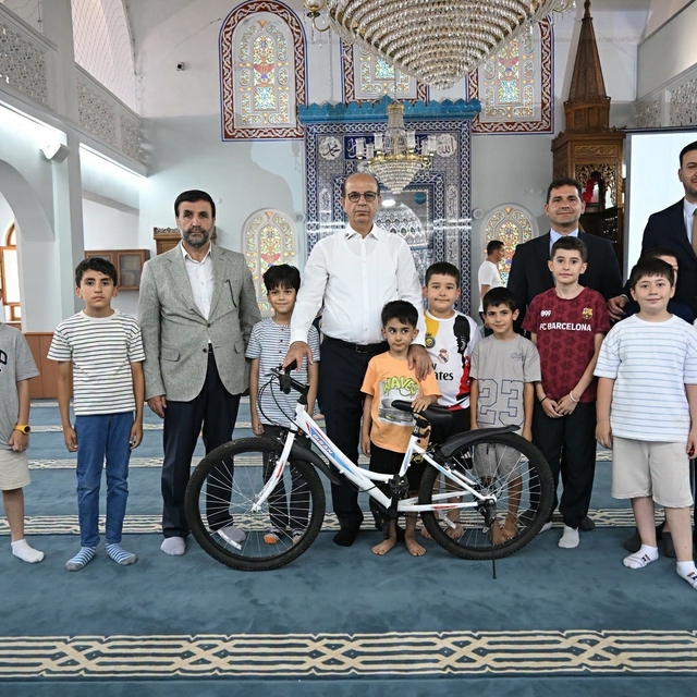 Başkan Geçit, " Rotamız Cami neşesi" etkinliğinde çocukların coşkusuna orta...