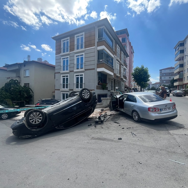 Çorum'da cip ile otomobil çarpıştı: 2 yaralı