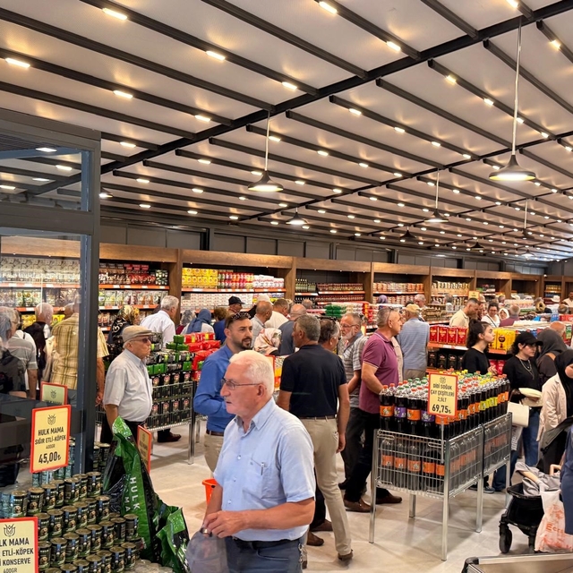 Hanımeli Yöresel Market'in bininci müşterisine sürpriz hediye