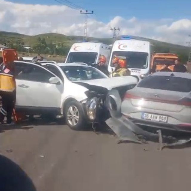 Kars'ta zincirleme kaza: 8 yaralı