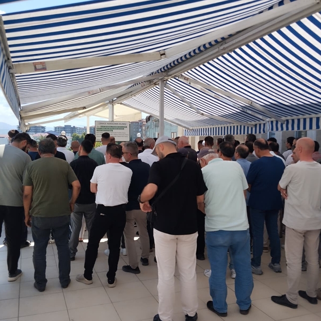 Samsun'da evinde ölü halde bulunan genç kız toprağa verildi