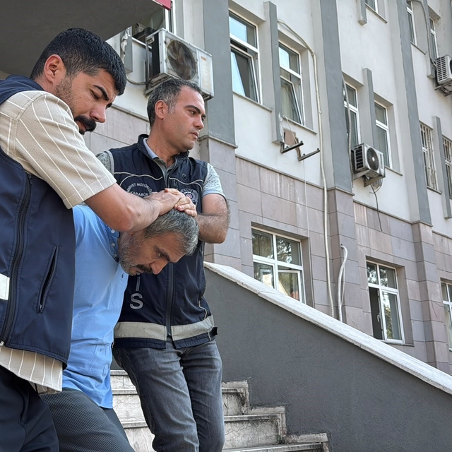 Eşinin boğazını keserek öldüren zanlı tutuklandı