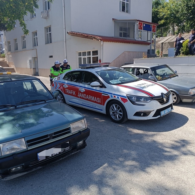 Sosyal medya paylaşımları ele verdi, drift atan sürücülere toplam 280 bin l...