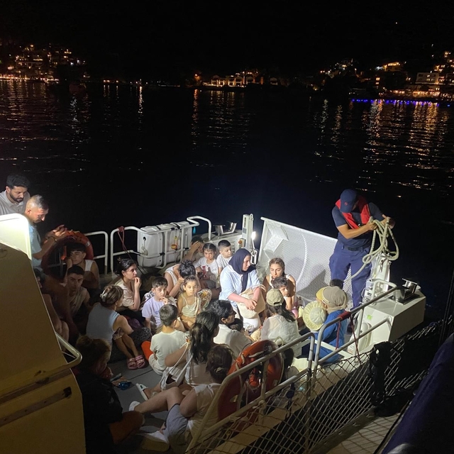 40 göçmen yakalandı; 2 gözaltı