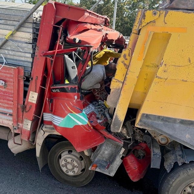 Aksaray'da kamyona çarpan kamyonette can pazarı kamerada: 2 yaralı