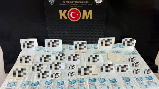 Gaziantep'te pes dedirten operasyon: Büyü ve beddua içerikli kağıtlar şoke etti
Şüpheli şahıs sevk edildiği adli makamlarca tutuklandı