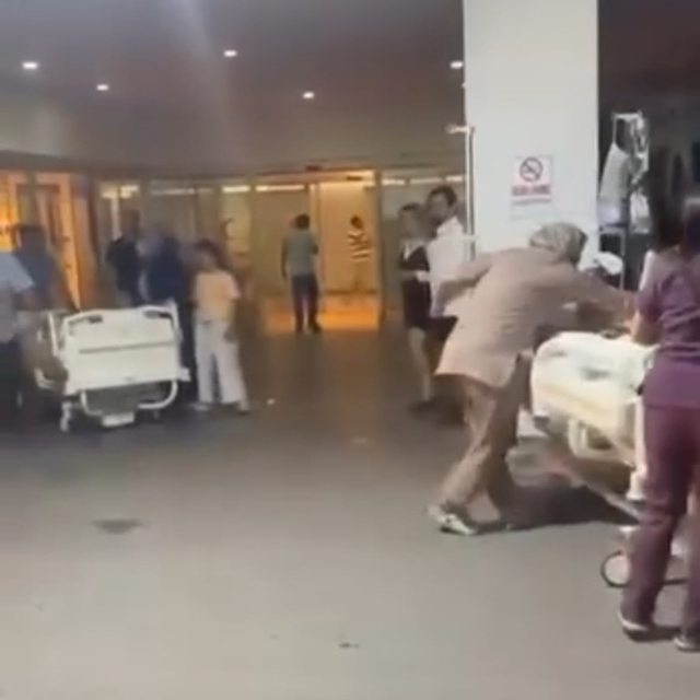 Hastanenin yoğun bakım ünitesinde yangın; 2 kişi dumandan etkidendi