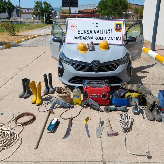 Bursa'da 35 metrelik tünelde kaçak kazı yapan 5 şüpheli yakalandı