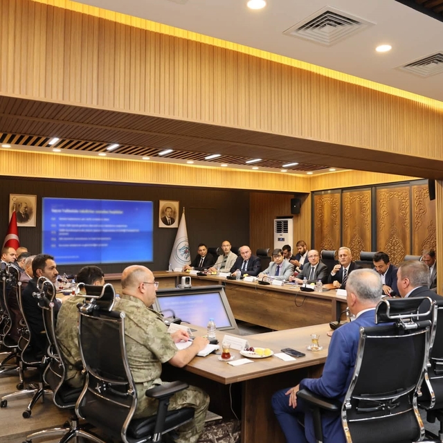 Erzincan'da yatırım ve projeler masaya yatırıldı