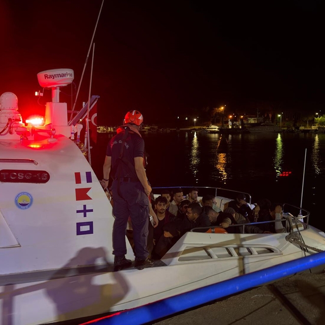 Çanakkale'de göçmen kaçakçılığı operasyonu: 2 göçmen kaçakçısı ve 36 kaçak...