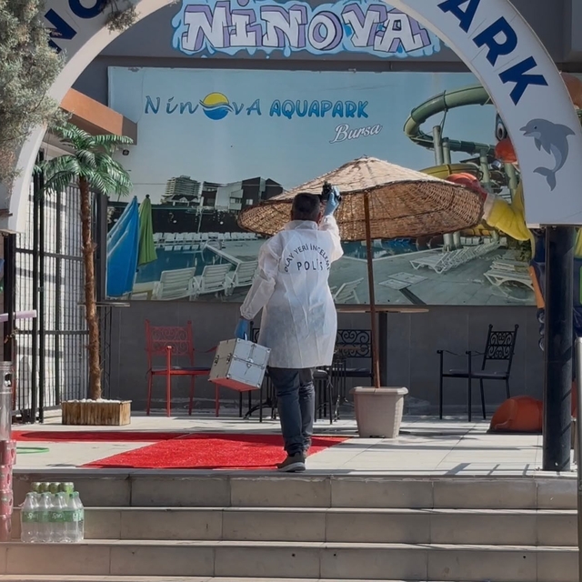 Aquaparkta 10 metrelik kaydıraktan düşen 16 yaşındaki havuz görevlisi ağır...