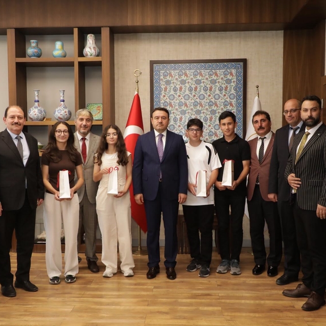 Vali Musa Işın, LGS Türkiye birincilerini ağırladı