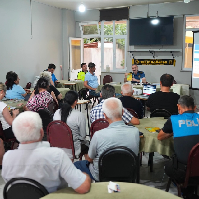 Tekirdağ Emniyeti Aydoğdu Mahallesi'nde vatandaşlarla buluştu