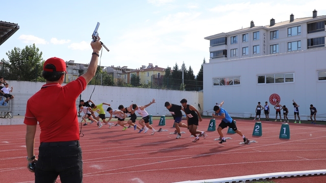 Naili Moran Yaş Grupları Atletizm Yarışmaları Kütahya'da tamamlandı