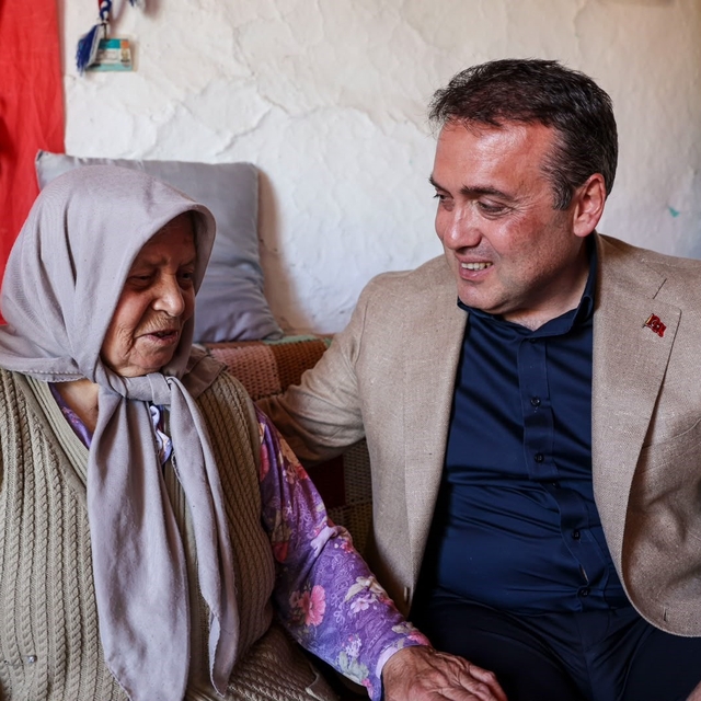 Vali Sözer, yaşlı vatandaşın kapısını çaldı
