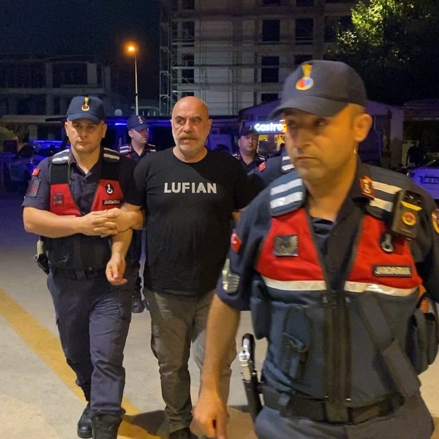 Uyuşturucudan gözaltına alınan Ezel Akay'ın kenevir tarlasına çevirdiği evi...
