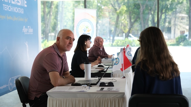 İnegöl Belediyesi'nden öğrencilere ücretsiz YKS tercih danışmanlığı