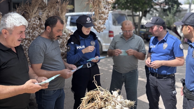 Ordu'da polis ekiplerinden dolandırıcılığa karşı broşürlü uyarı