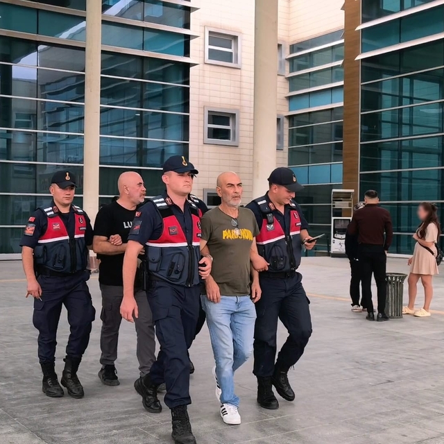 Ünlü yönetmen Ezel Akay ve kardeşi adliyeye sevk edildi