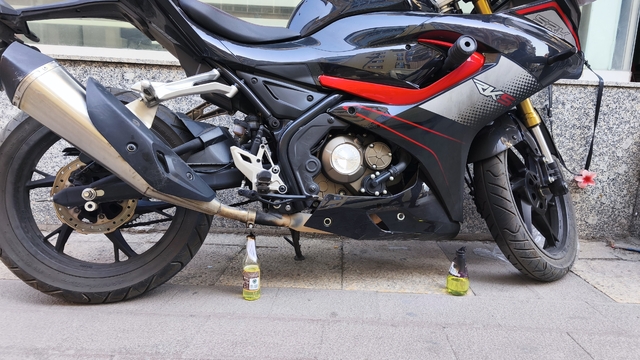 Acemi kundakçı motosikleti yakamadı