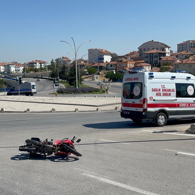 Karaman'da otomobille motosiklet çarpıştı: 1 yaralı