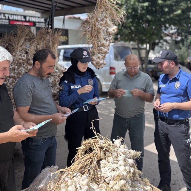 Ordu'da polis ekiplerinden dolandırıcılığa karşı broşürlü uyarı