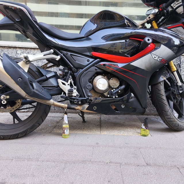 Acemi kundakçı motosikleti yakamadı