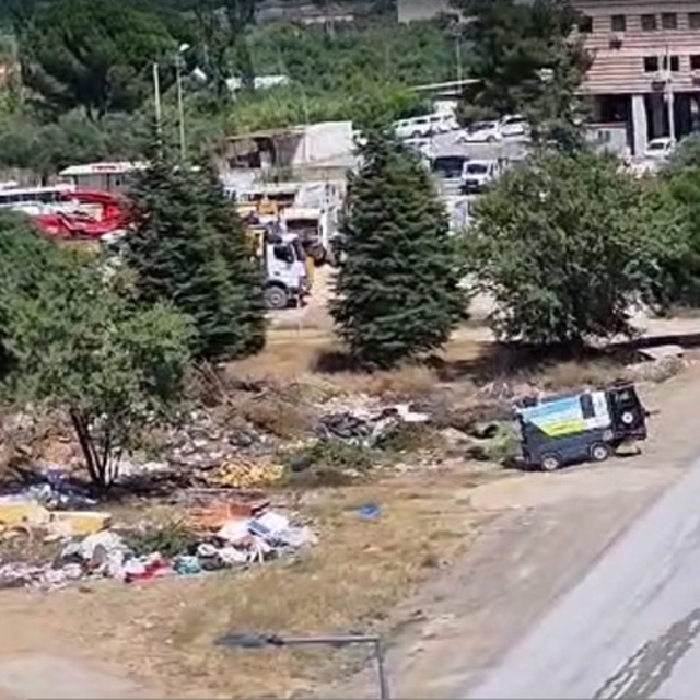 Kemalpaşa Belediyesi, kendi binasının arkasını çöplüğe çevirdi
Belediye ara...