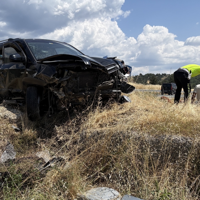 Kastamonu'da cip refüje çarptı: 5 yaralı