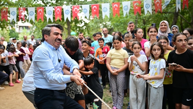 Başkan Yılmaz'dan miniklere sürpriz