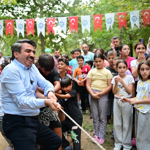 Başkan Yılmaz'dan miniklere sürpriz