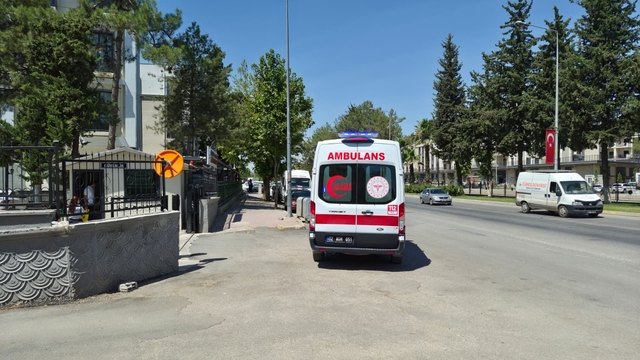 Hafif ticari aracın çarptığı yaya yaralandı