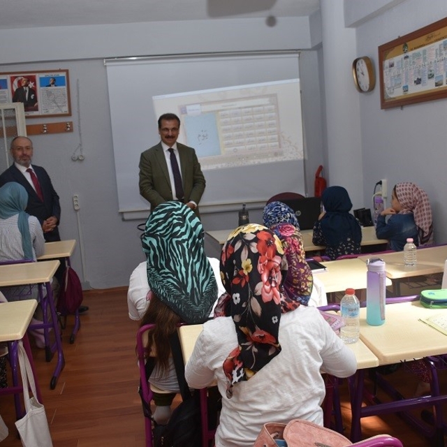 Kaymakam Güldoğan,Yaz Kur'an Kursu öğrencileriyle buluştu