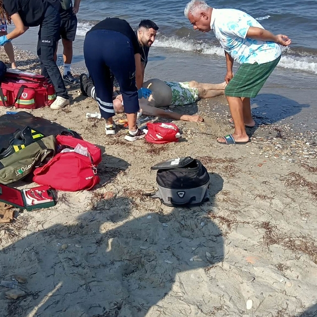 Kuşadası'nda bir kişi boğularak hayatını kaybetti