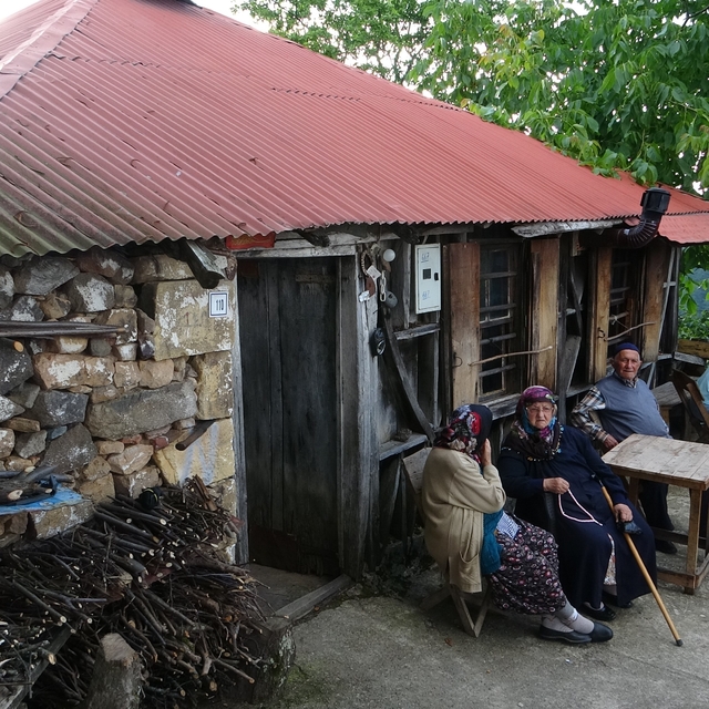 Giresun'da yayla yolundaki 70 yıllık kahvehane zamana direniyor