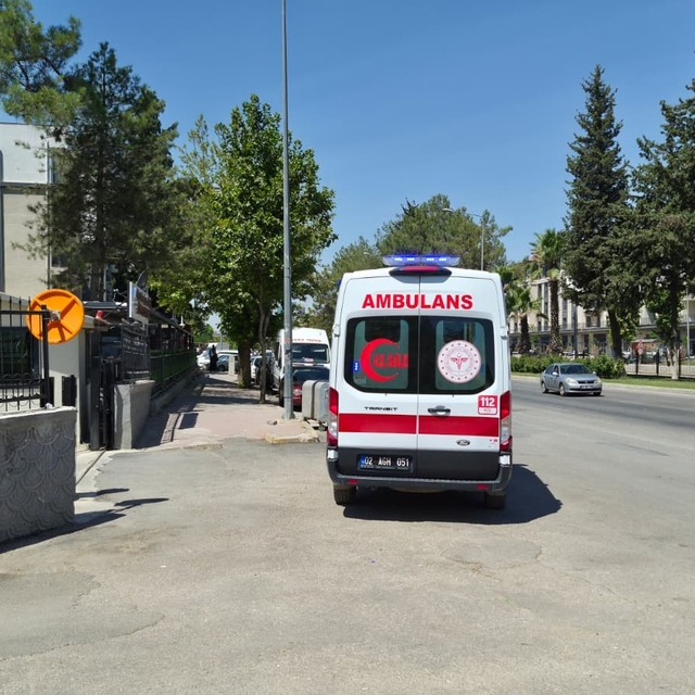 Hafif ticari aracın çarptığı yaya yaralandı