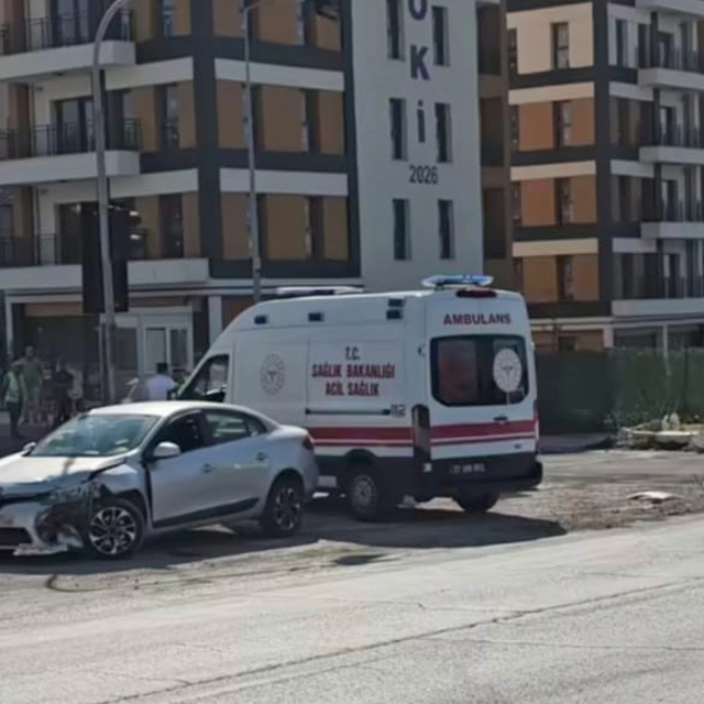 Gaziantep'te iki otomobil çarpıştı; 4 yaralı