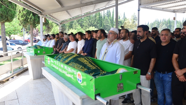 Tayin için çıktıkları yolculukta hayatını kaybeden anne ile oğlu toprağa verildi