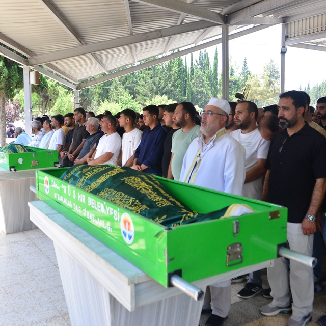 Tayin için çıktıkları yolculukta hayatını kaybeden anne ile oğlu toprağa ve...