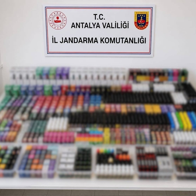 Antalya'da kaçak elektronik sigara operasyonu
