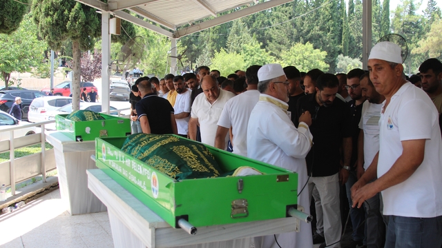 Uzman çavuş oğullarını yeni görev yerine götürüyorlardı: Anne ve oğlu yan yana toprağa verildi