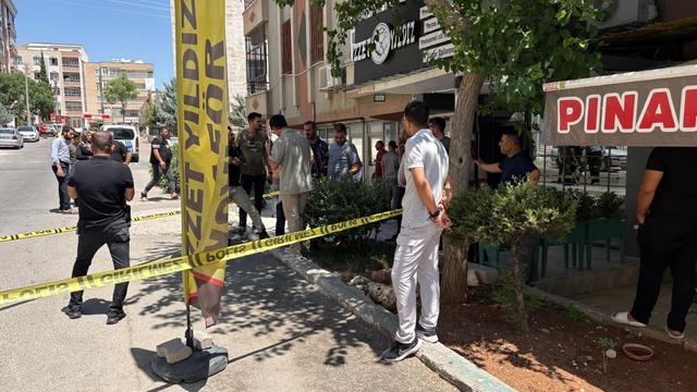 Ablası ile tartışan eniştesinin berber dükkanını tüfekle bastı: 4 yaralı
Eşler arasındaki kavgaya aileler de karıştı: 4 yaralı