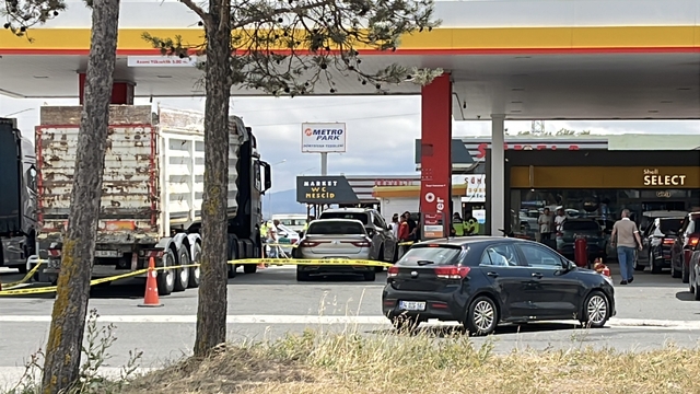 TEM'in Bolu geçişinde kanlı tartışma: Gurbetçi dehşet saçtı
Bolu'da akaryakıt istasyonunda kanlı tartışma: 2 yaralı