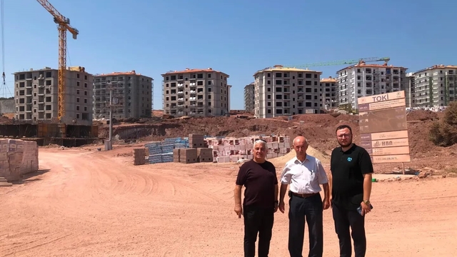 AK Parti Bandırma yönetimi, TOKİ inşaatında incelemelerde bulundu