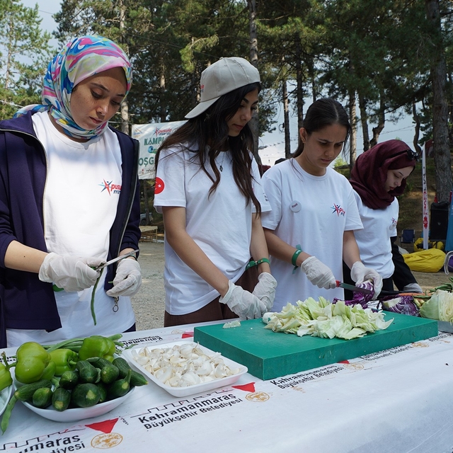 Pusula Maraş'tan gençlere gastronomi kampı
Çınargeçidi'nde düzenlenen kampt...