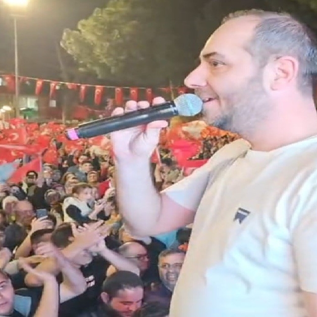 CHP mitinginde sunuculuk yapan belediye müdürüne disiplin cezası verildi, s...