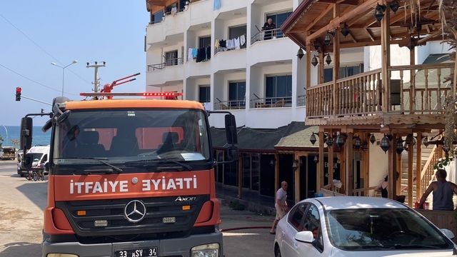 Mersin'de otelde yangın: 9 kişi dumandan etkilendi