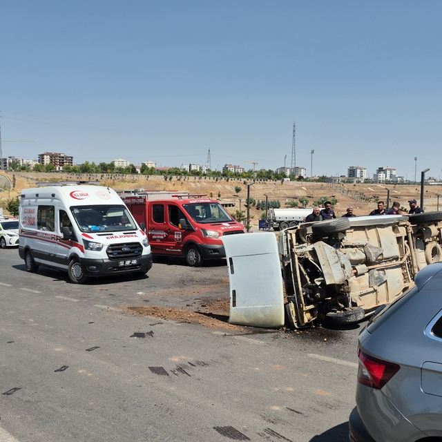 Otomobil refüje çarparak takla attı: 1 yaralı