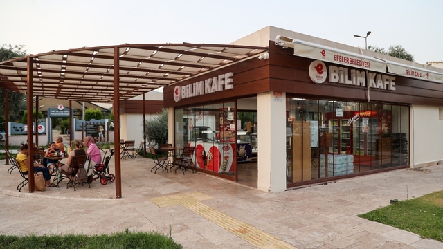 Efeler'de Bilim Kafe yaz akşamlarında da ziyaretçilerini ağırlayacak